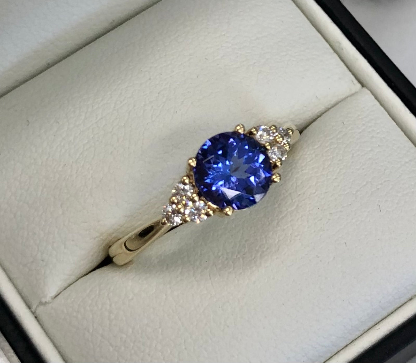 Tanzanite & Diamond Ring