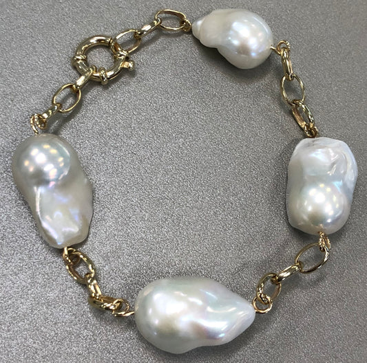 Baroque Fresh Water Pearl and Belcher Bracelet