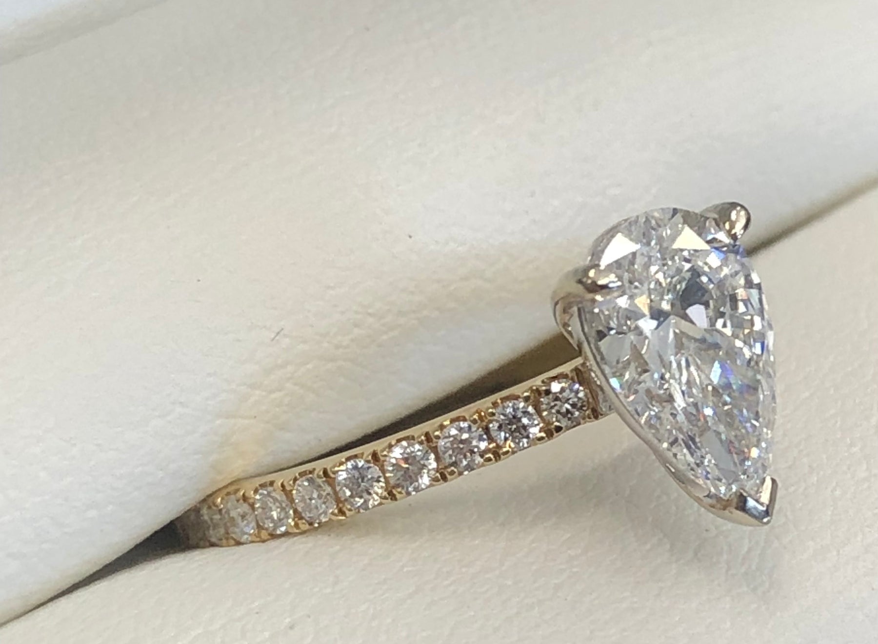 Pear Laboratory Grown Diamond Engagement Ring. – Epica Jewellers